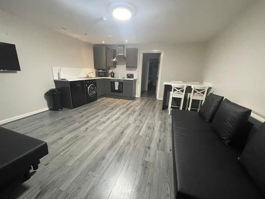 Hosted By Ryan - 2 Bedroom Apartment 리버풀 외부 사진